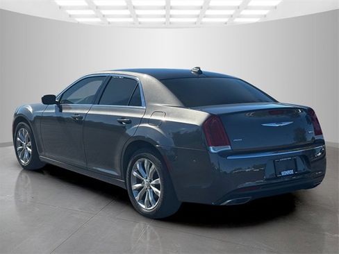 Certified 2022 Chrysler 300 Touring image 5