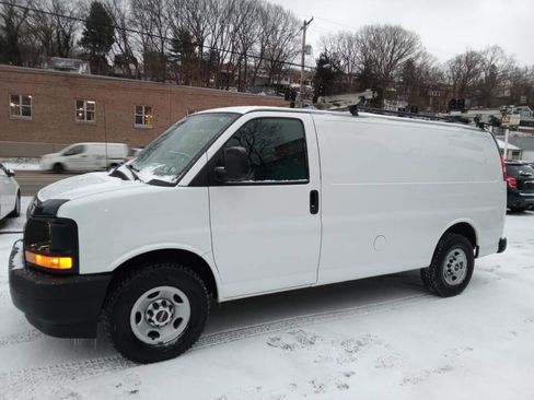 Used 2017 GMC Savana 2500 image 3