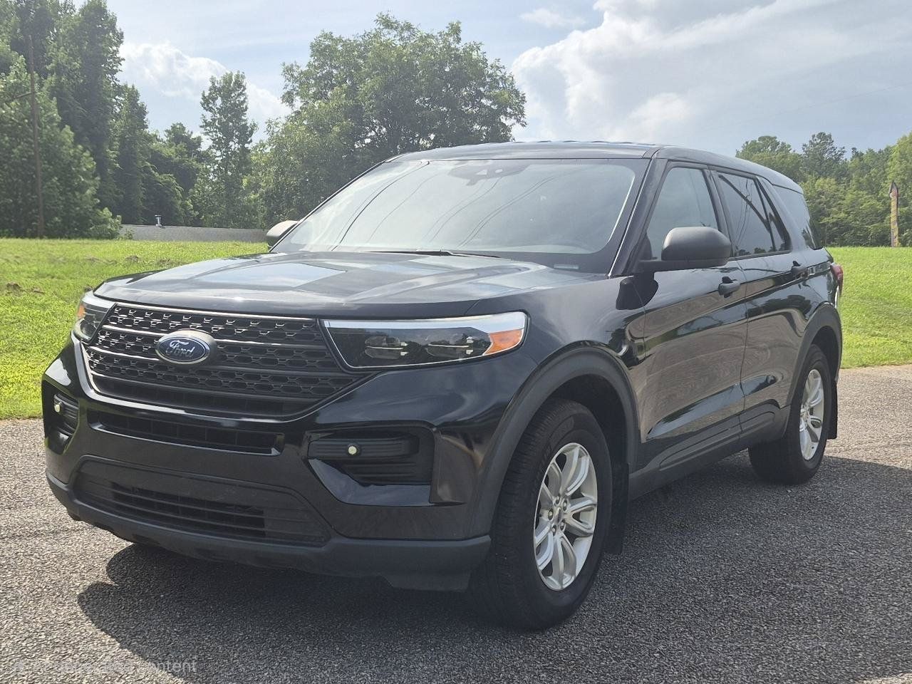 Used 2021 Ford Explorer 4WD w/ Class III Trailer Tow Package image 3