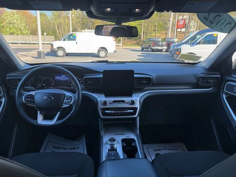 Used 2022 Ford Explorer XLT image 9