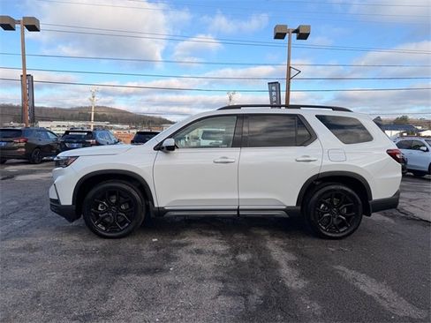 New 2025 Honda Pilot Touring image 3
