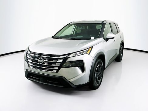 Used 2025 Nissan Rogue SV AWD/4WD image 3