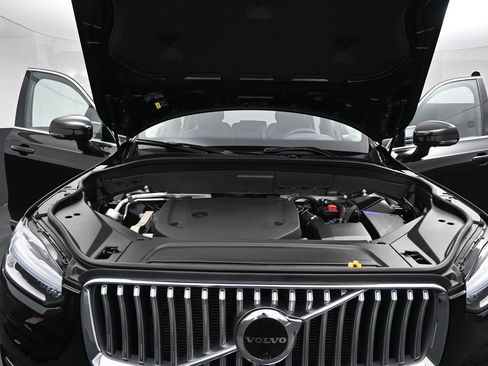Used 2023 Volvo XC90 B6 Plus AWD/4WD image 21