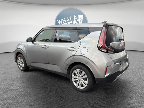 Used 2023 Kia Soul LX image 6