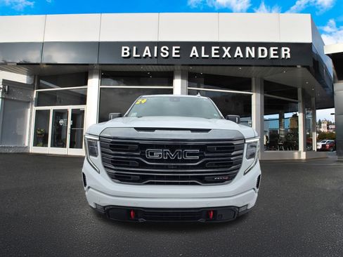 Used 2024 GMC Sierra 1500 AT4 w/ Technology Package image 9