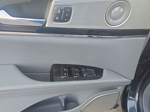 Used 2022 Lincoln Nautilus Reserve w/ Equipment Group 202A image 8