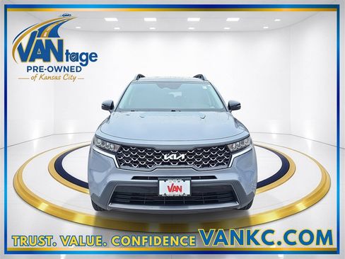 Used 2022 Kia Sorento S w/ Panoramic Sunroof Package image 2