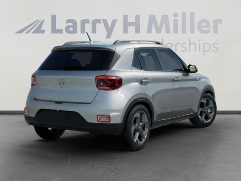 New 2026 Hyundai Venue SEL FWD image 4