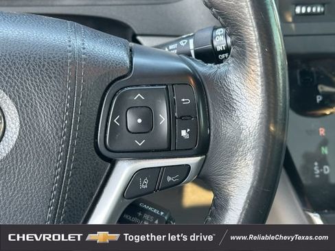 Used 2018 Toyota Sienna XLE w/ XLE Navigation Package FWD image 15