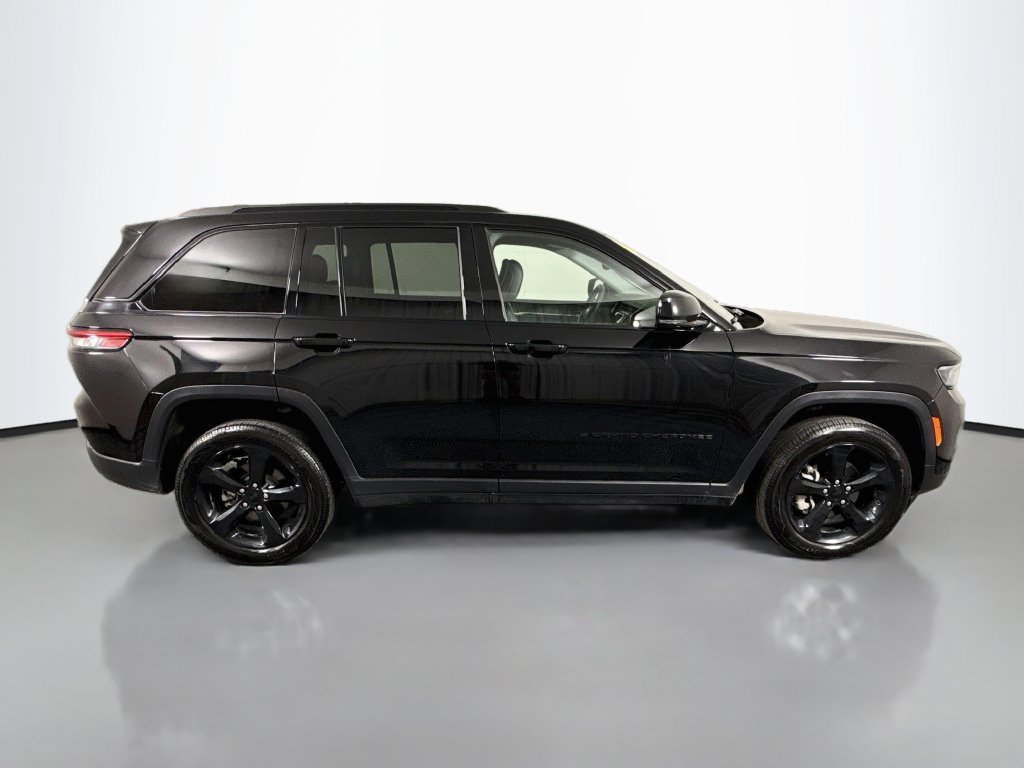 Used 2023 Jeep Grand Cherokee Limited w/ Black Appearance Package AWD/4WD image 8