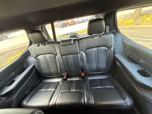 Used 2024 Jeep Wagoneer Series II w/ Flexible Seating Group AWD/4WD image 11