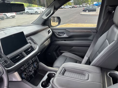 Used 2022 Chevrolet Suburban Z71 AWD/4WD image 27