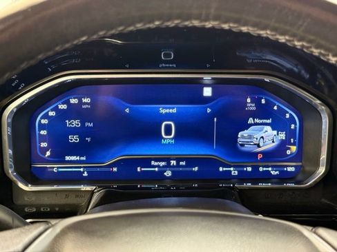 Used 2022 Chevrolet Silverado 1500 High Country w/ Technology Package image 28