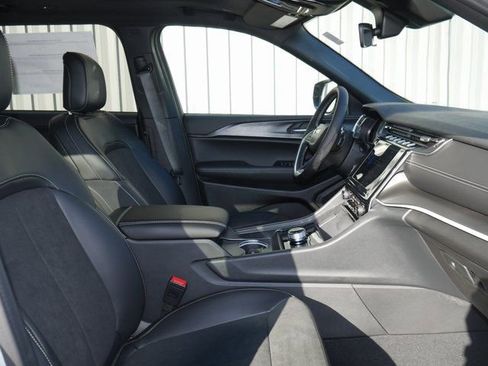 New 2025 Jeep Grand Cherokee L Altitude image 27