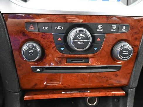 Used 2013 Chrysler 300 RWD image 19