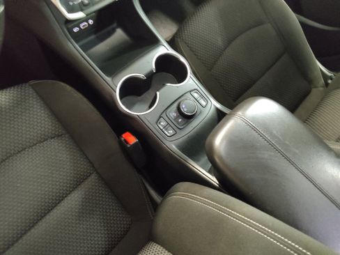 Used 2024 GMC Terrain SLE w/ Driver Convenience Package FWD image 26