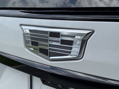 Certified 2025 Cadillac Escalade ESV Sport Platinum w/ LPO, ONYX Package AWD/4WD image 11