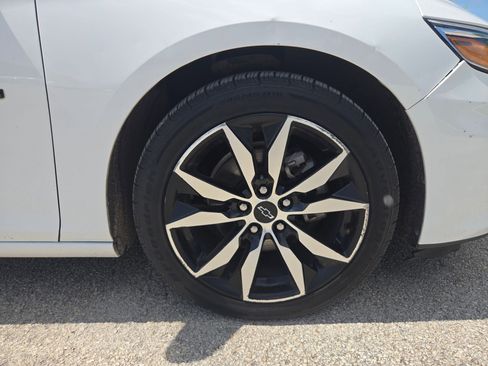 Used 2021 Chevrolet Malibu RS FWD image 28