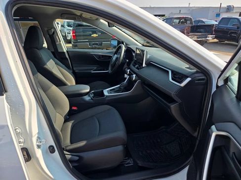 Used 2025 Toyota RAV4 LE AWD/4WD image 12