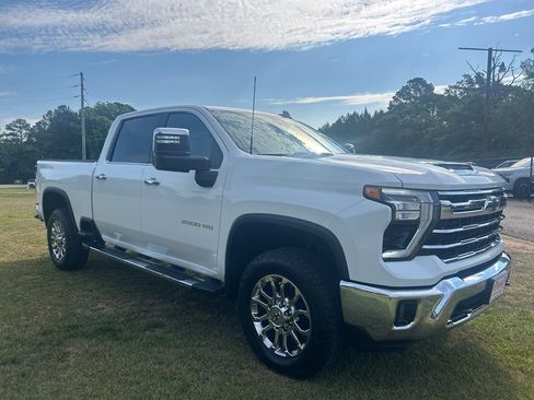 Used 2026 Chevrolet Silverado 2500 LTZ AWD/4WD image 9