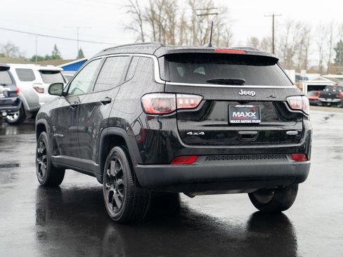 Used 2022 Jeep Compass Latitude AWD/4WD image 12