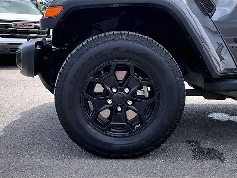 Used 2022 Jeep Gladiator Sport AWD/4WD image 9