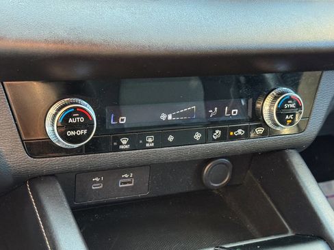 Used 2022 Mitsubishi Outlander ES image 27