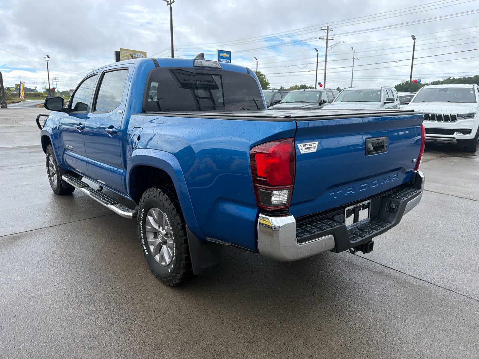 Used 2018 Toyota Tacoma SR5 RWD image 8