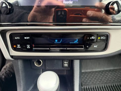 Used 2019 Toyota Corolla LE FWD image 25