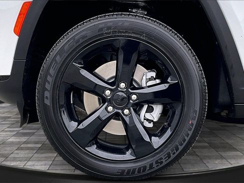 New 2025 Jeep Grand Cherokee L Altitude image 12