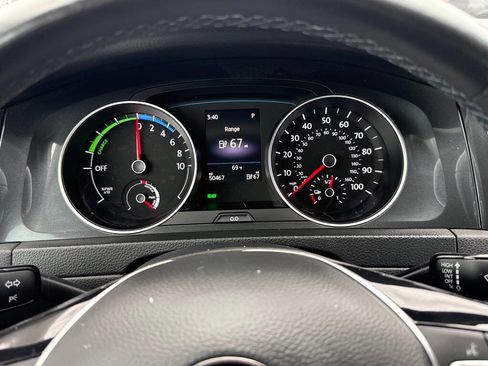 Used 2019 Volkswagen e-Golf SE w/ Driver Assistance Package image 29