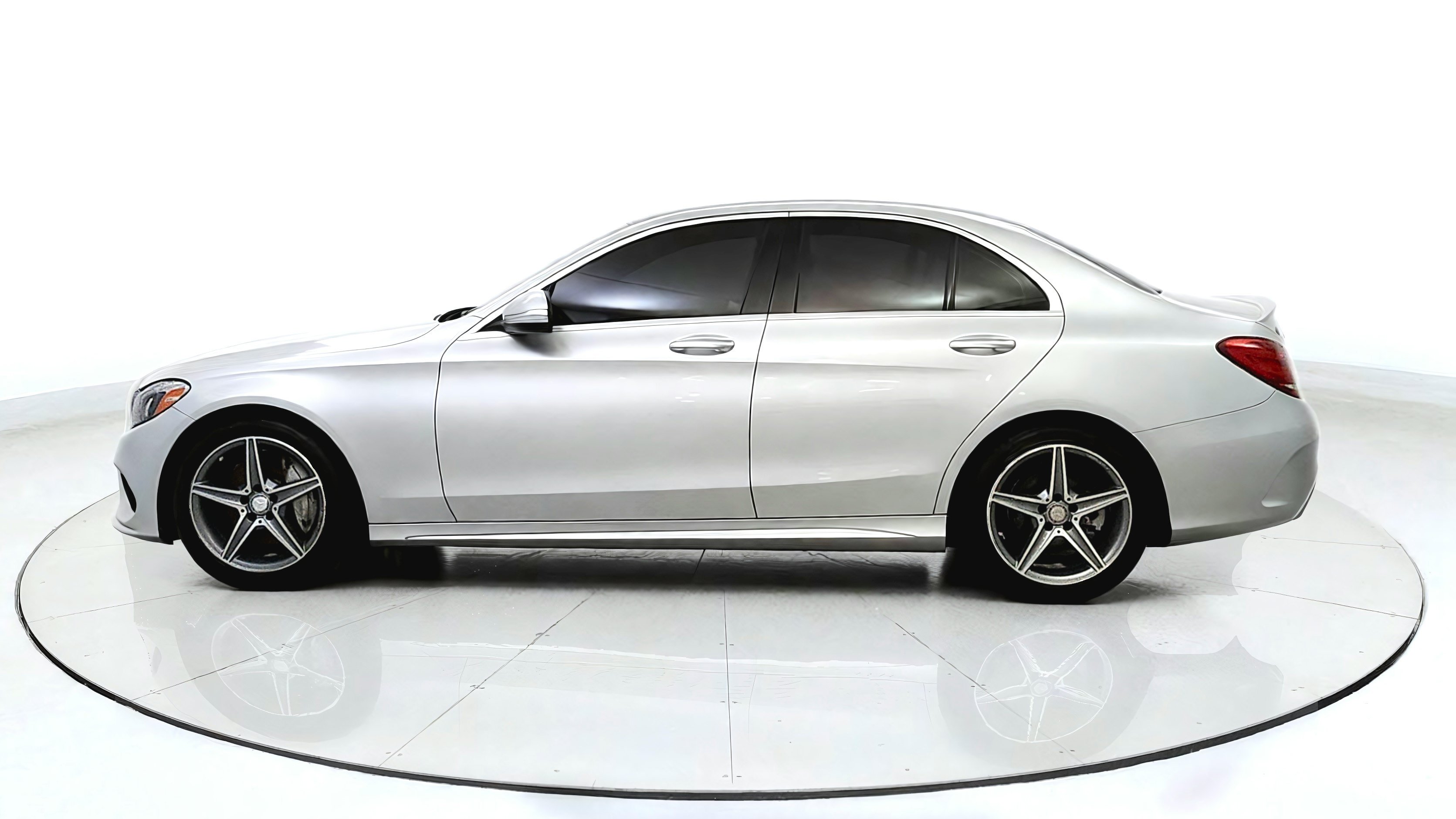 Used 2015 Mercedes-Benz C 300 Sedan image 4
