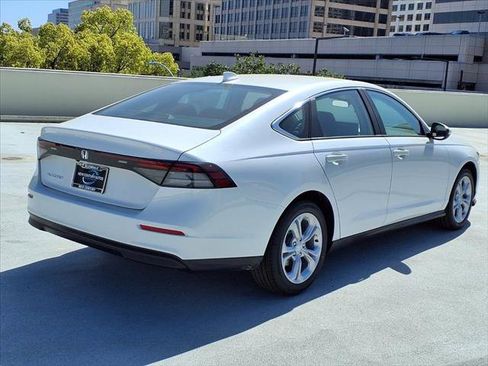 New 2025 Honda Accord LX image 4