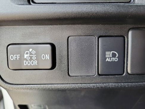 Used 2019 Toyota Tacoma SR5 AWD/4WD image 21