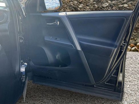 Used 2018 Toyota RAV4 XLE image 21