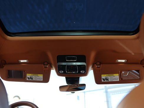 Used 2021 Bentley Flying Spur W12 image 27