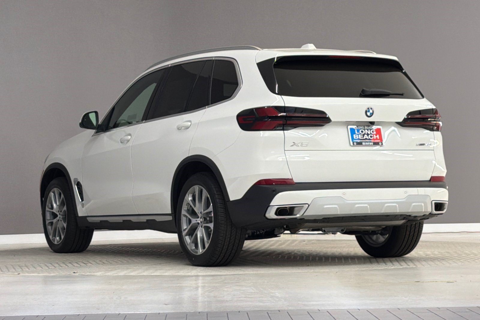 New 2026 BMW X5 sDrive40i w/ Parking Assistance Package RWD image 3