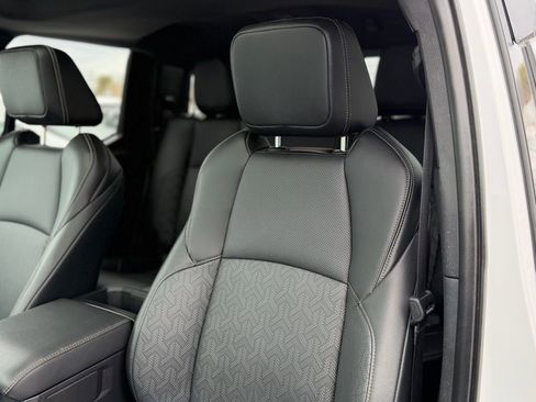 Used 2025 Toyota Tacoma Limited image 9