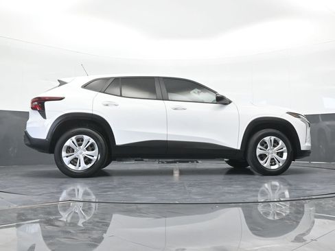 Used 2024 Chevrolet Trax LS FWD image 59