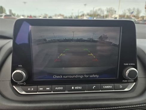 Used 2024 Nissan Rogue S image 11