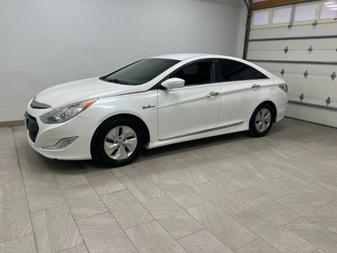 Used 2014 Hyundai Sonata Hybrid image 2