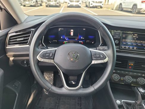 Used 2022 Volkswagen Jetta SE FWD image 17