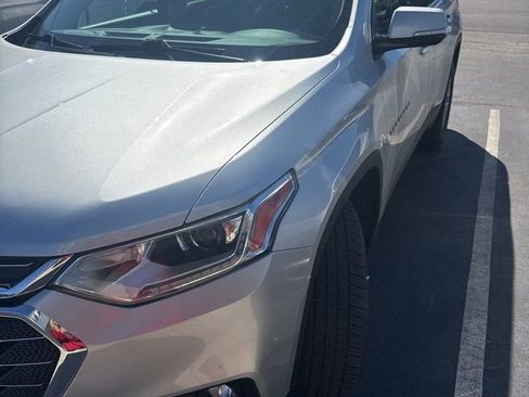 Used 2018 Chevrolet Traverse LT FWD image 1