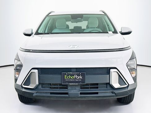Used 2025 Hyundai Kona SEL image 2