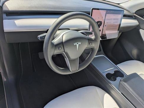 Used 2021 Tesla Model Y Long Range image 10