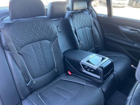 Used 2020 BMW 750i xDrive w/ Executive Package AWD/4WD image 27