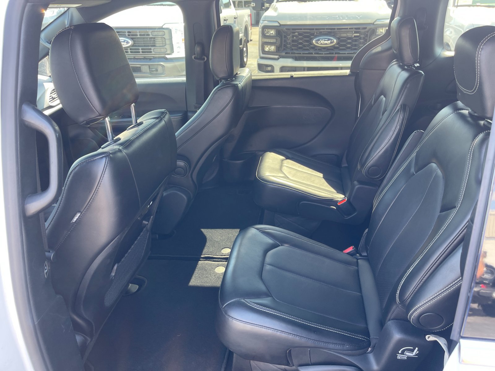Used 2025 Chrysler Pacifica Select FWD image 14