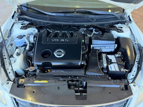 Used 2010 Nissan Altima 3.5 SR FWD image 25
