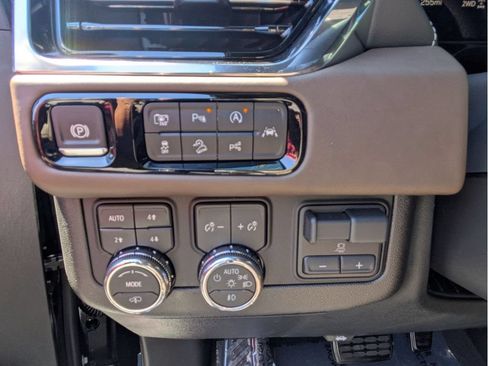 Used 2026 GMC Yukon XL Denali Ultimate w/ LPO, Floor Liner Package AWD/4WD image 33