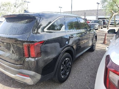 Certified 2025 Kia Sorento S w/ Panoramic Sunroof Package FWD image 31
